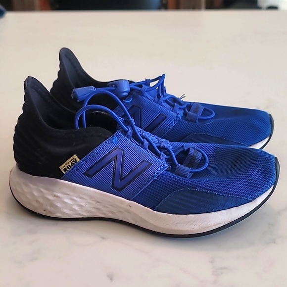 Boys Newbalance Sneakers Size 1 - Picture 2 of 6